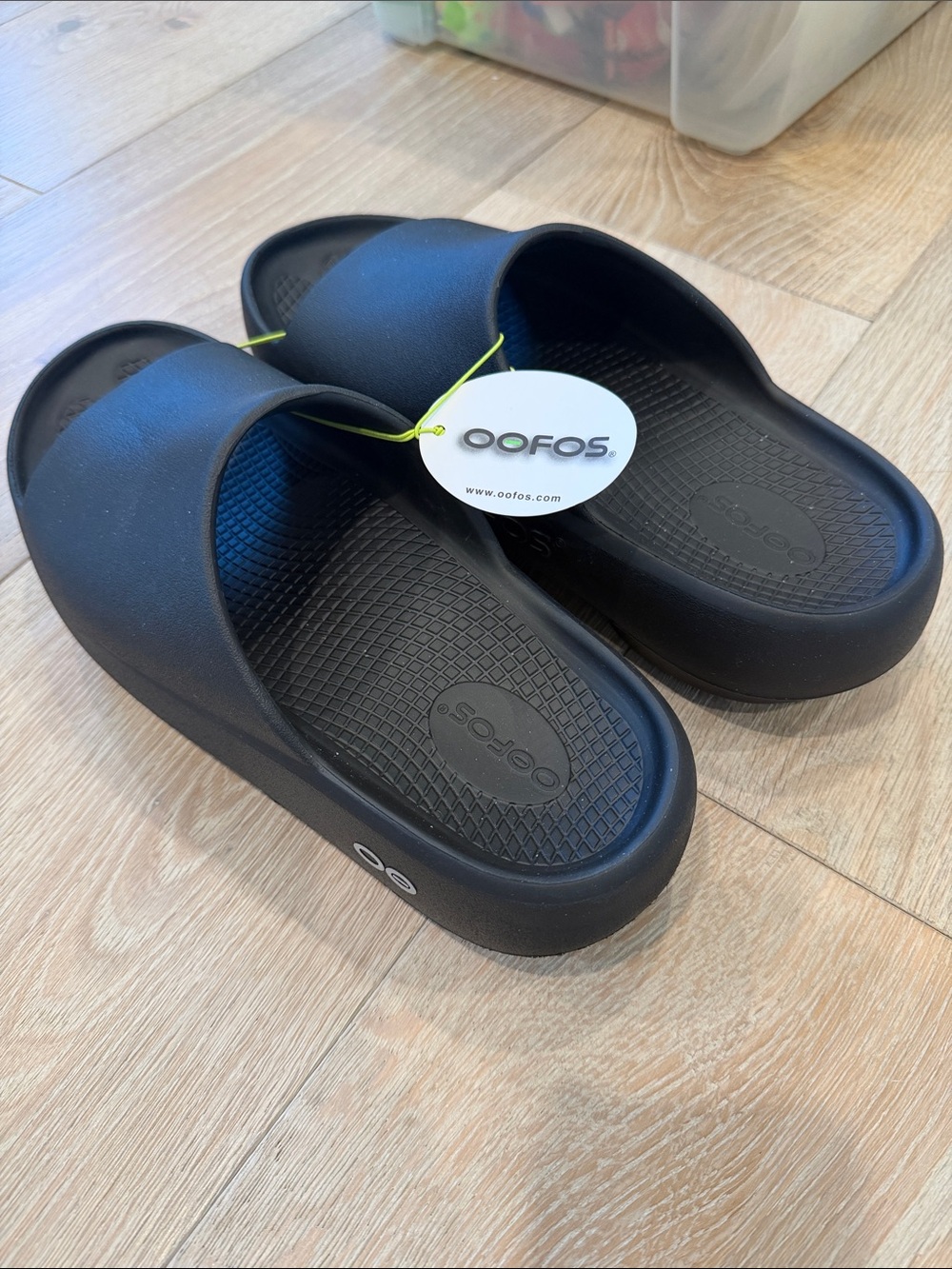 OOFOS Black Slide Sandals size M12/W14